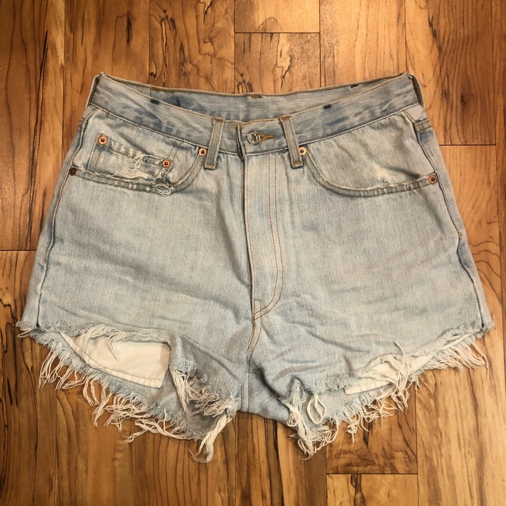 Light Wash Vintage Levi Shorts